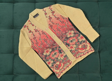 Ladies’ Sweater V neck Creamy&Red,Black flower Pattern