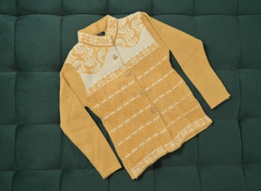 Ladies’ Sweater Round neck Golden&White flower Pattern with Tiny Shining Buttons