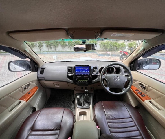 Toyota Fortuner manual car - Local Market