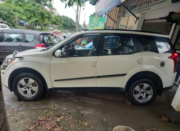 XUV 500 W8