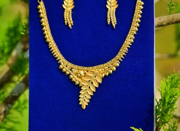 Jaira Gold Necklace Set