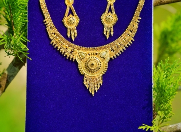 Jaira Gold Necklace Set