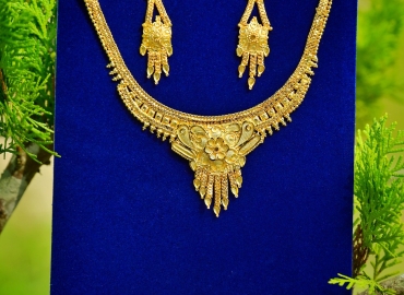 Jaira Gold Necklace Set