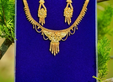 Jaira Gold Necklace Set