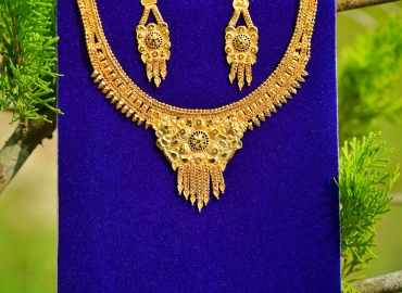 Jaira Gold Necklace Set