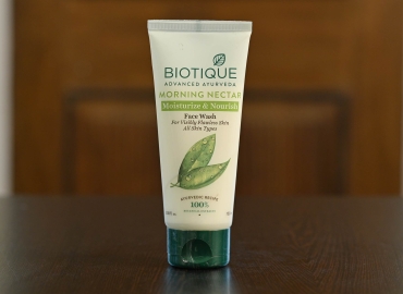 Biotique Morning Nectar Moisturize & Nourish Face Wash