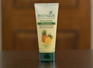 Biotique Pineapple Oil Control Foaming Face Wash