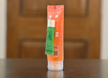 Jovees Papaya Face Wash with Free Face Scrub