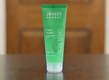 Jovees Tea Tree Face Wash